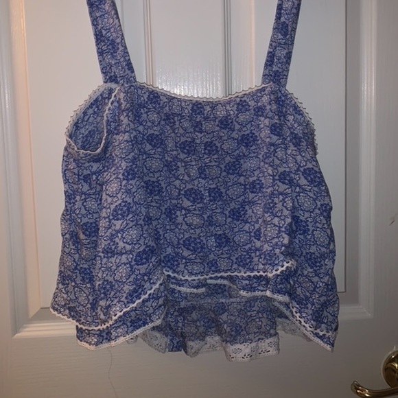 Blue and white floral tank top/ blouse NWOT - Picture 4 of 4